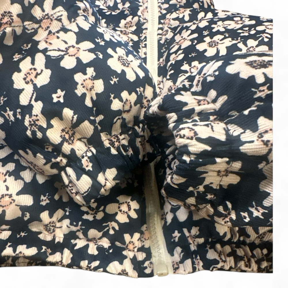 Akaiv Cropped Floral Puffer Jacket Size Large Navy Blue Cream Pockets Full Zip - Picture 8 of 14